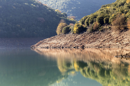 山下湖