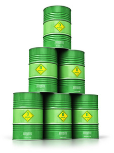 3d 渲染绿色堆积金属生物燃料桶或生物柴油桶在白色背景下与反射 e