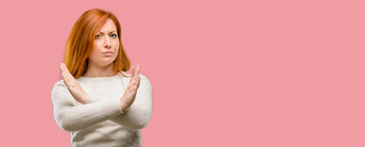 高级厨师, 戴着主厨帽子, 脾气不好, 用手做停止手势, 说不, 表示安全