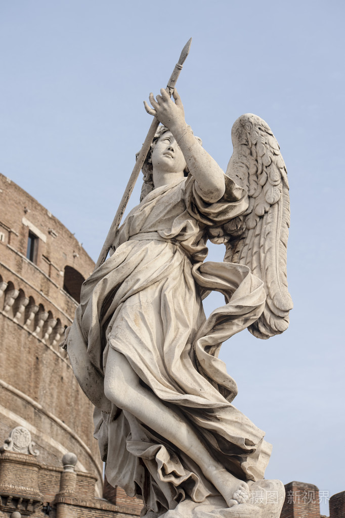 石头雕塑的天使由贝尼尼罗马