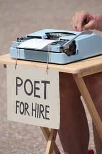 诗人诗歌出租租金与打字机创作的写作