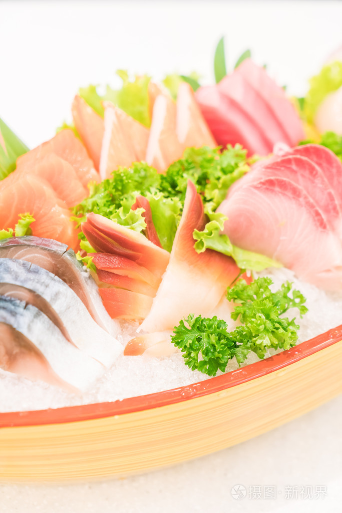 原料新鲜的生鱼片