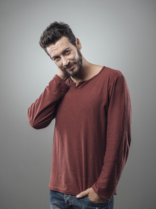 傻笑的男的图片