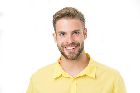 无胡子在白色背景上被隔绝的无胡子脸上有十足笑容的男子气概.