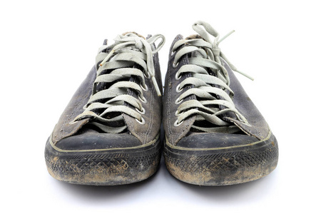 旧运动鞋和肮脏