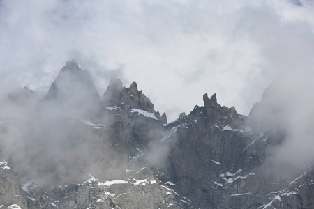 靠近勃朗峰，夏蒙尼，瑞士阿尔卑斯山风景的视图