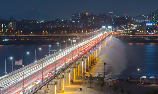 彩虹大桥动漫盘浦大桥彩虹喷泉在首尔韩国照片