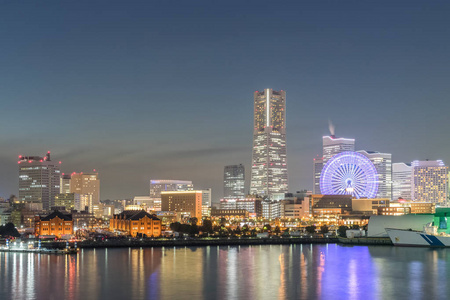 横滨贝塞德和地标塔的夜景