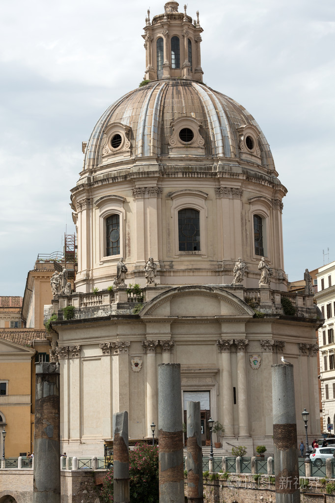 罗马，意大利。教会的最圣洁的玛丽在罗马帝国论坛名称
