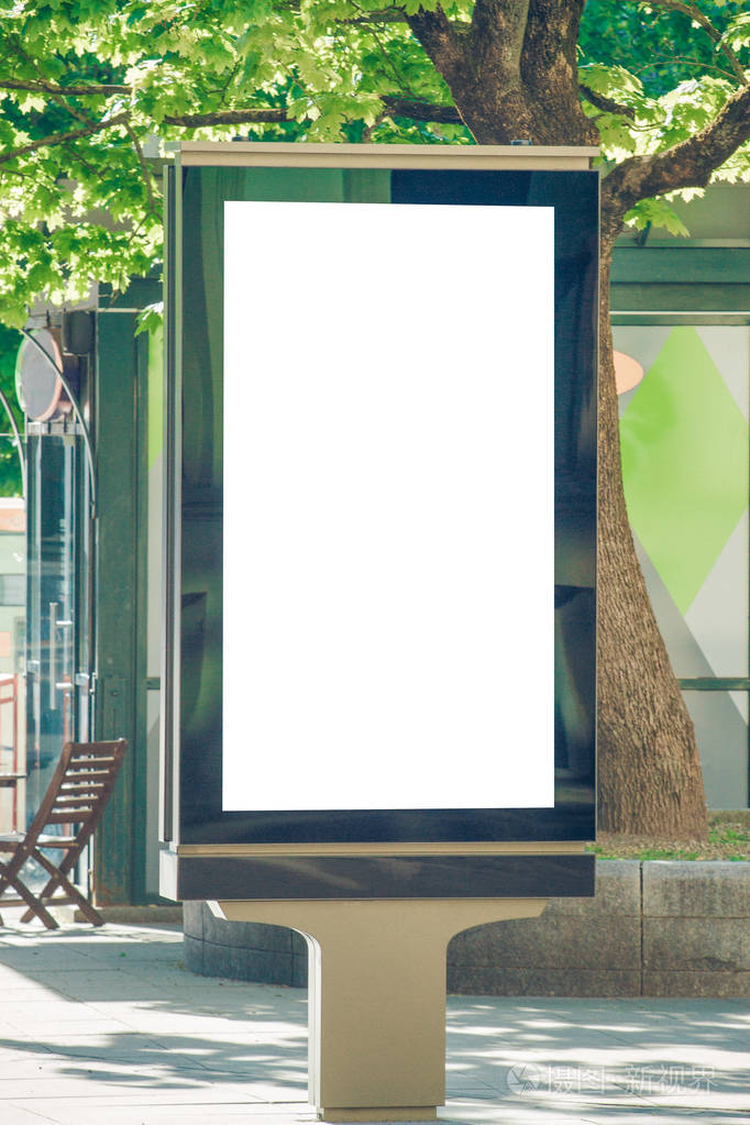 模仿.空白广告牌户外, 户外宣传, 新闻板站在城市