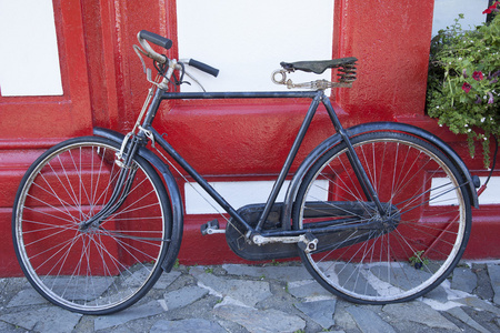 黑色的旧自行车