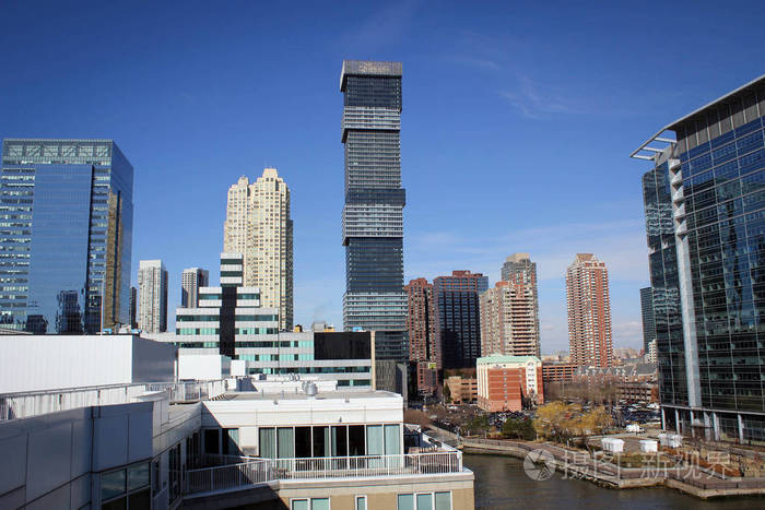 泽西河附近的新泽西州住宅区住宅