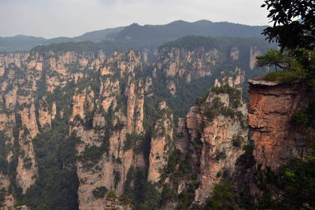 在武陵源风景名胜区徒步旅行时, 望景。多么