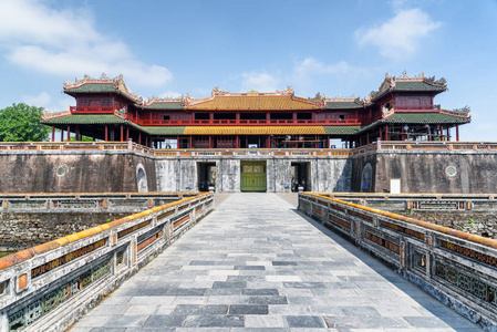 主要观点的经络门到帝国城市与紫色紫禁城内的城堡在色调, 越南。色调是亚洲最受欢迎的旅游胜地。