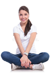 交叉的腿随便的女人抱着交叉的腿照片