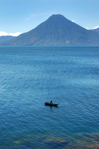 危地马拉的火山阿提特兰湖