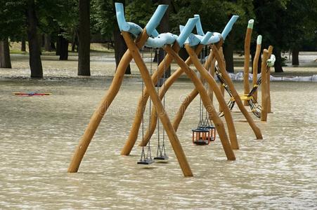 布拉迪斯拉发多瑙河上的秋千特大洪水