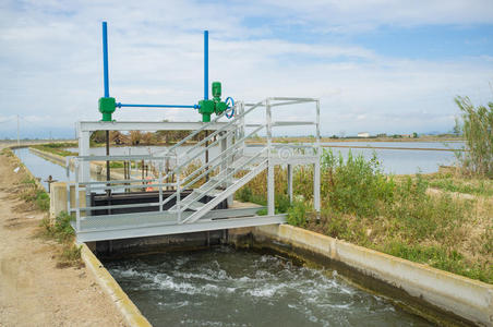 泄水闸照片