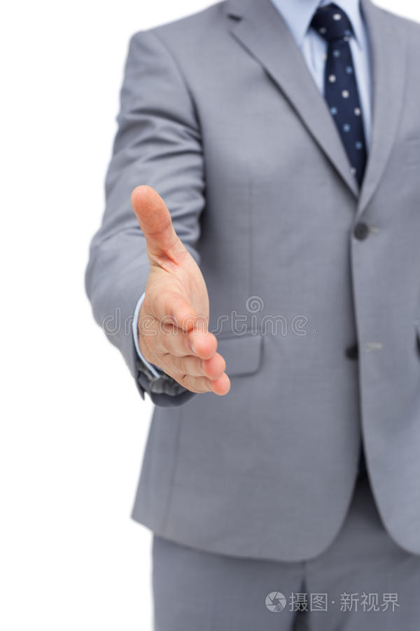 商人在镜头前伸出援手