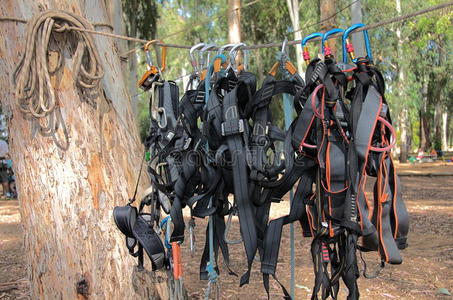 攀岩安全带和绳索准备好了