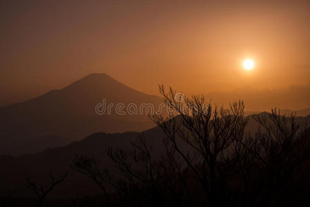 剪影富士山