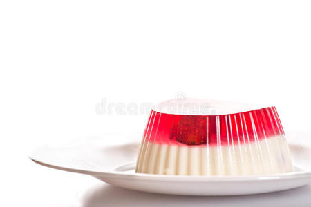 粉红色的樱桃布丁蛋糕果冻照片
