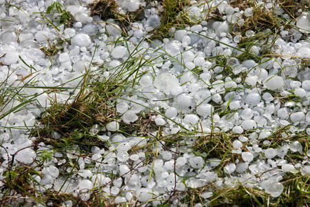 下冰雹素材图片_下冰雹图片素材下载_摄图新视界
