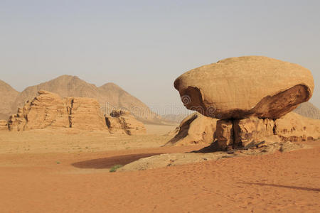 干涸河道朗姆酒沙漠,锥形精磨机石灰石蘑菇,白色沙漠,埃及