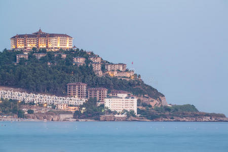 美丽酒店的海景夜景