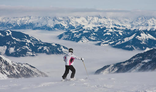 卡普兰，女人和kitzsteinhorn冰川滑雪胜地。奥地利