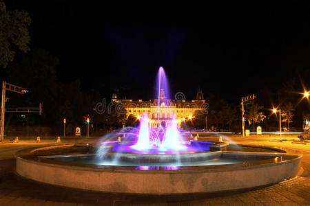 夜色喷泉图片
