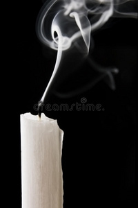 熄灭的蜡烛照片