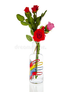 玻璃花瓶，人造玫瑰