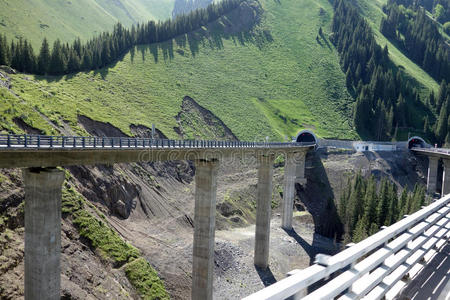 山中公路桥梁图片