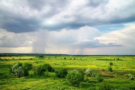 多云多雨的美丽风景