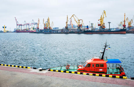 敖德萨港口货物起重机