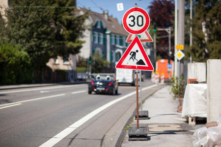 道路工程标志减速限制