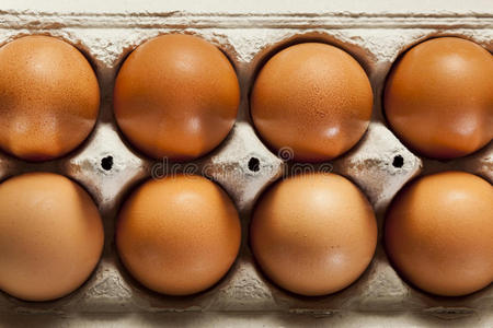 有机无笼棕色鸡蛋