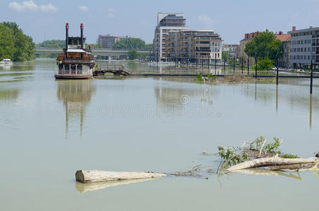 多瑙河在吉奥市区泛滥