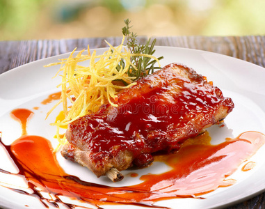 牛排 盘子 肋骨 晚餐 食物 烹饪 美味的 胡椒粉 蔬菜