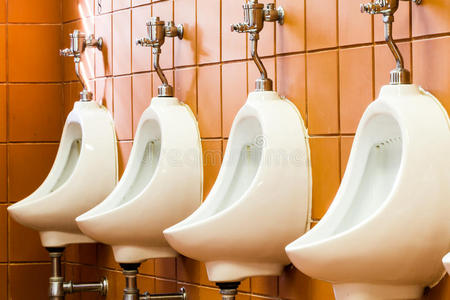 整洁卫生间图片