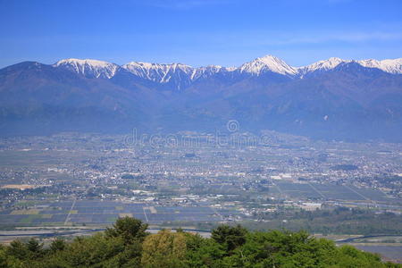 阿祖米诺市与日本阿尔卑斯山