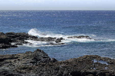 拉帕尔马火山海岸的海浪