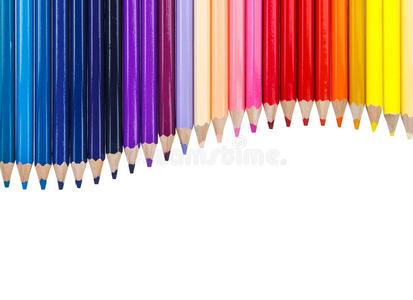 彩色铅笔排成一行