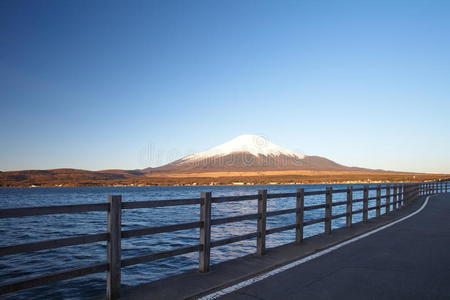 春天的富士山