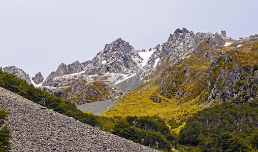 雪峰参差不齐图片