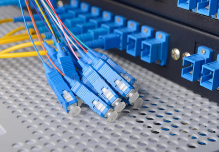 技术型光缆对抗光纤