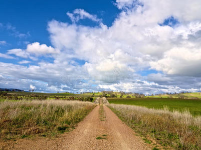 通往世界上最好农田的道路图片