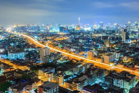 晚上曼谷市中心的天际线