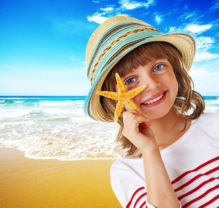 浪漫的 幸福 小孩 可爱的 闲暇 帽子 风景 快乐 海滩